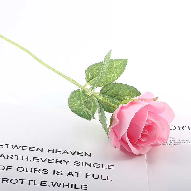 Luxury Silk Rose Arrangement for Valentine's Day - Elegant Artificial Flowers for Living Room Decor.