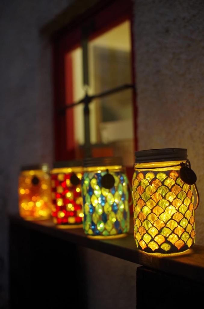 Gartenleuchte in Rot kleiner Größe Durchmesser x mit glitzerndem Mosaik Sie verfügt über LED-Leuchten, die sich automatisch einschalten bei und ist IPX4 Enver Hellook