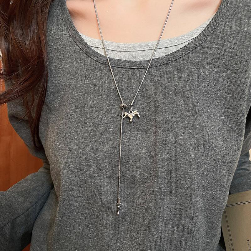 Fashion Simple Pulling Pony Pendant Necklace Versatile Metal Sweater Chain Pendant Necklace Jewelry Accessories Gifts