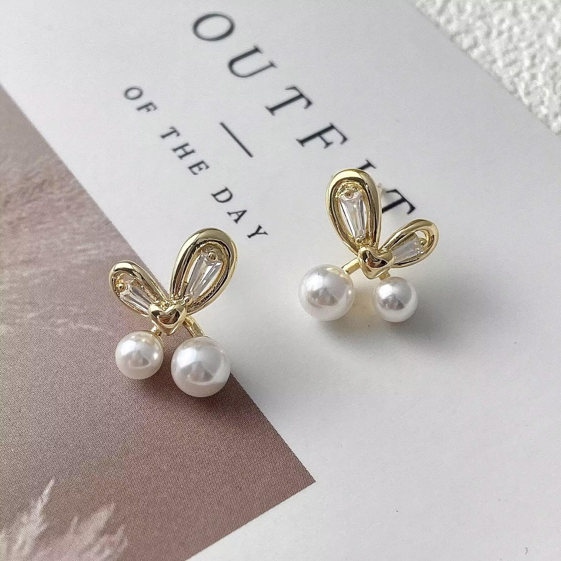 Niche Elegant Heart Pearl Zirconia Stud Earrings: High-End Fashion Jewelry