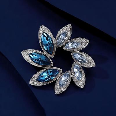 Exquisite Flower Brooch, High-end Women's Personalized and Fashionable Crystal Brooch, New Design Sense, Niche Brooch