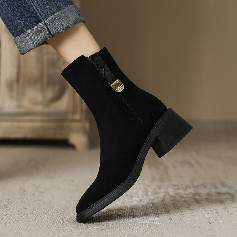 New Autumn and Winter Martin Boots Women's Thick-soled Large-size Leather Boots Square Heel Comfortable Square Heel Medium Boots Korean Version Black