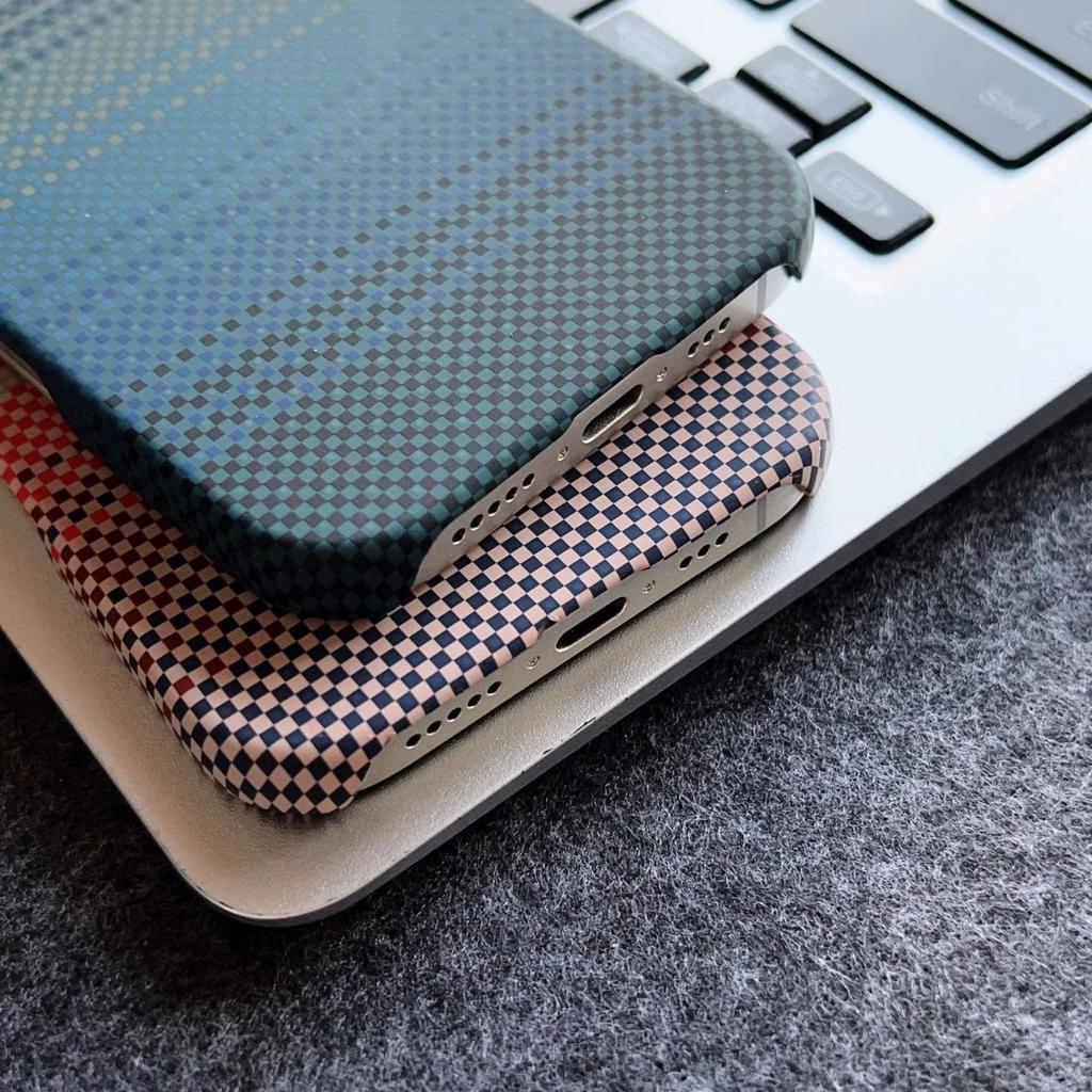 Applicable to iPhone17 carbon fiber Kevlar magnetic mobile phone case Apple 16 half pack light and thin PC anti-drop protective case