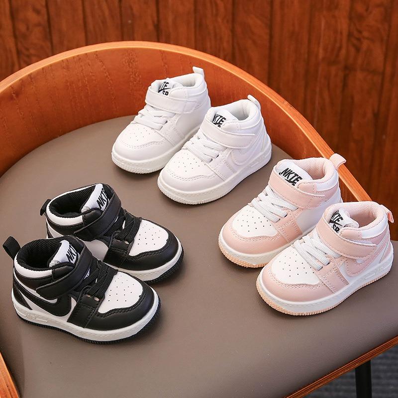 Kindersportschuhe Jungen und Mädchen Board-Schuhe 2022 Frühling und Herbst Jungen Babyschuhe einzelne Schuhe Kleinkindschuhe kleine weiße Schuhe