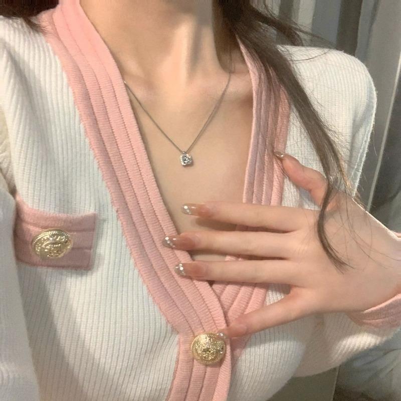 High-end V-neck Fashion Knitted Dress Women's Early Autumn New Temperament Niche Design Hip Skirt