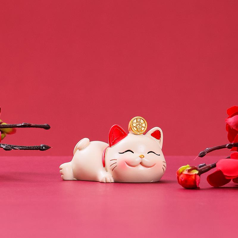 Lucky Cat Resin Desktop Ornament - Cute Cartoon Decoration for Office