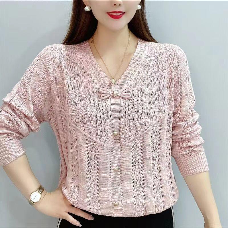 Stylish V-Neck Long-Sleeve Knit Top for Women - Loose & Slimming, Perfect for Autumn & Spring.