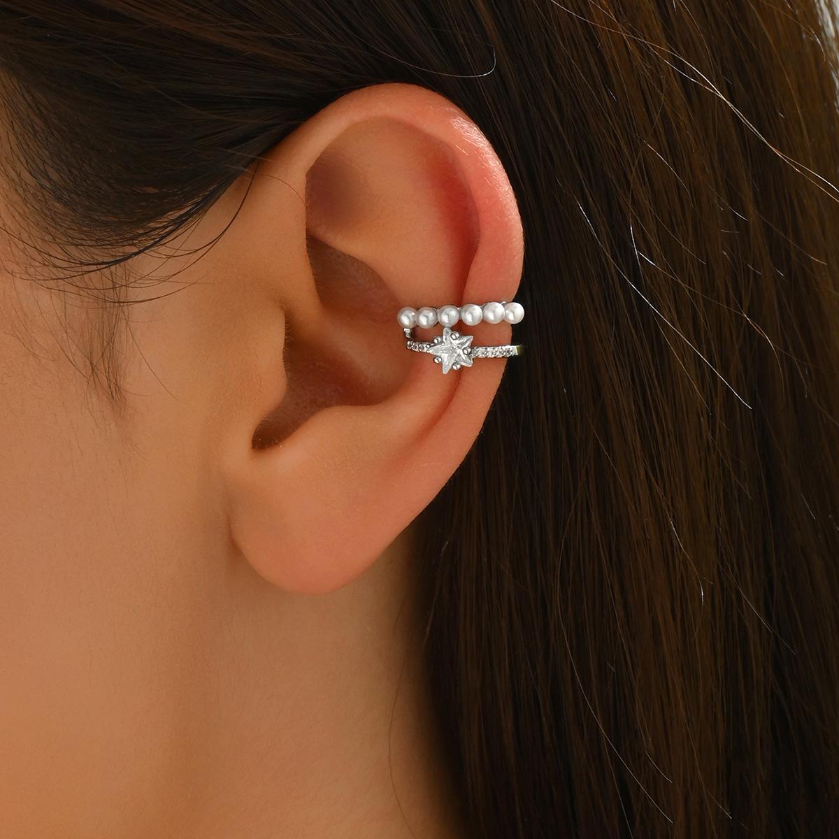 

Маленькие серьги-клипсы с дизайном в виде сверкающих циркониевых звезд, без проколов ушей, на козелок уха, женские, очень сверкающие, элегантные, простые серебряный