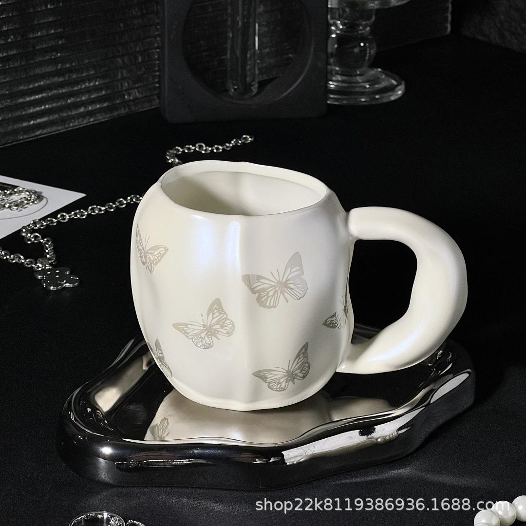 

Керамічна Чашка Темно-Срібляста Метелик Матова Ручний Зажим Дизайн Косий Кубок Креативний Подарунок 350ml слонова кістка