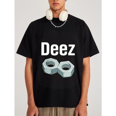 T-shirt Girocollo Bianca Stampa Grafica Deez Nuts Abbigliamento Casual per Uomo e Donna Streetwear Dichiarazione di Moda Top Outfit Quotidiano