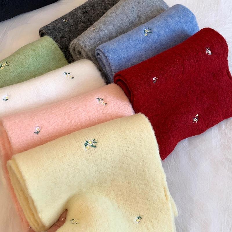 Autumn and winter new fashion warm scarf high-end floral embroidery knitting a versatile scarf women's trend