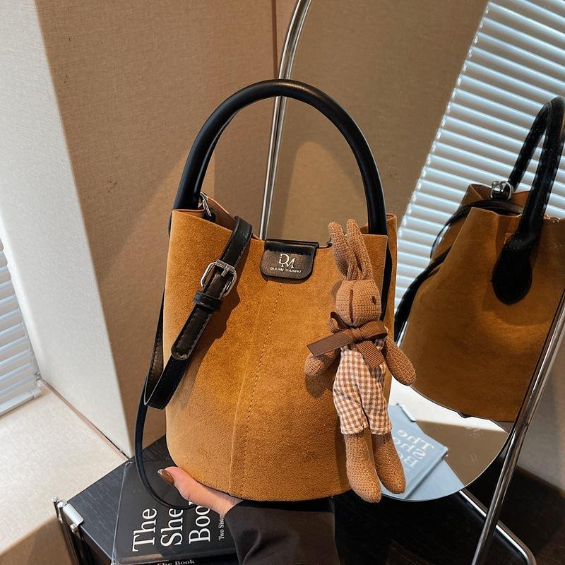 Premium Retro Small Bag Women's New Versatile Messenger Bag Fashionable Portable Bucket Bag