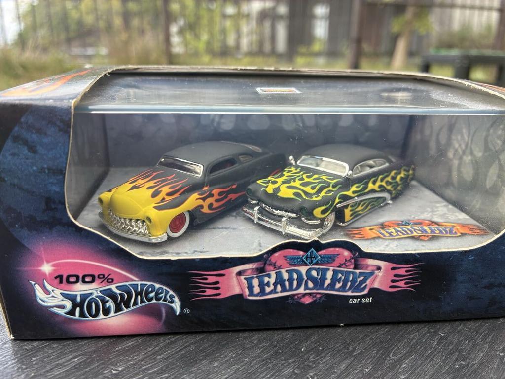 Hot Wheels LEADSLEDZ Car Set 2 Cars Packaging