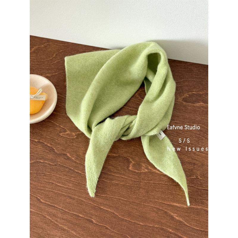 A Versatile and Warm Neckerchief Headscarf Shawl and Scarf for Women in Autumn and Winter