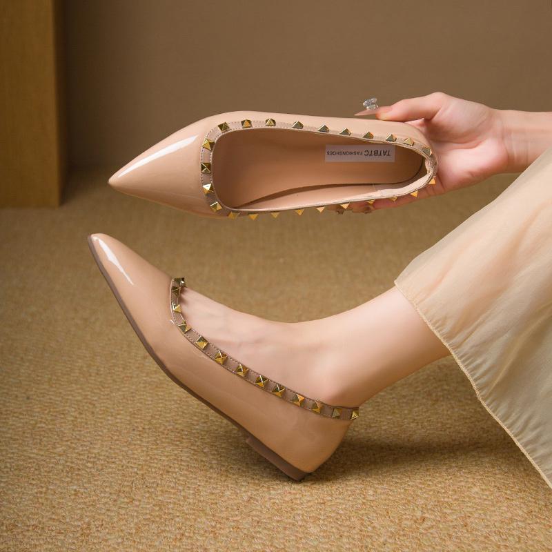 The 2025 new rivet pointed toe shallow flat shoe is a fashionable and comfortable single shoe for women to wear on one foot