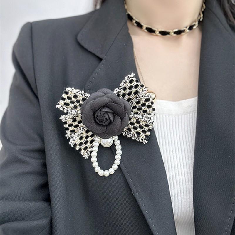 1Pcs French Leather Lapel Pin Corsage Bow Tie Accessory Black And White Plaid Bow Camellia Flower Pearl Tassel Brooch For Women