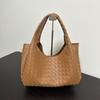 Hand-woven European and American Retro Texture Versatile Handbag Large Capacity Leisure Commuting Fashion Simple Tote Bag