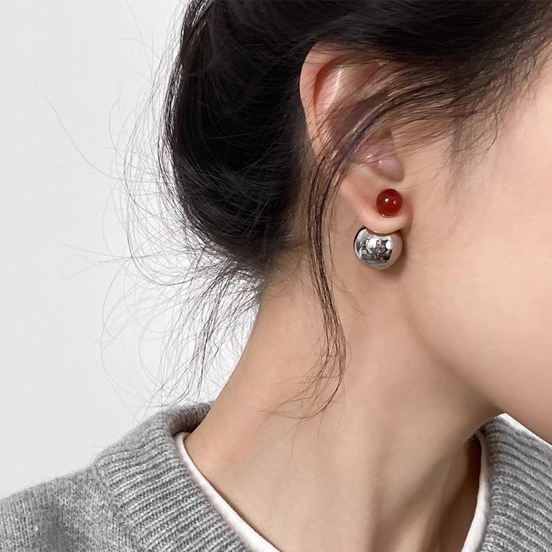 Roter Achat Französische Metall Runde Kugel Ohrringe: 2024 Neues Nischendesign, Leichter Luxus, Tragbar vorne & hinten.