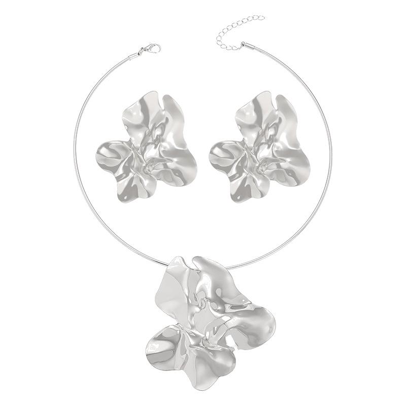 European & American Style Retro Large Petal Choker Necklace - Women's Simple Personality Clavicle Chain Accessory