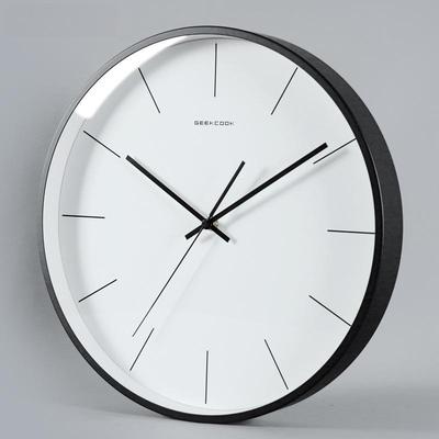 Nordische moderne geräuschlose Wanduhr: Einzigartiges galvanisiertes Metalldesign von GeekCook.