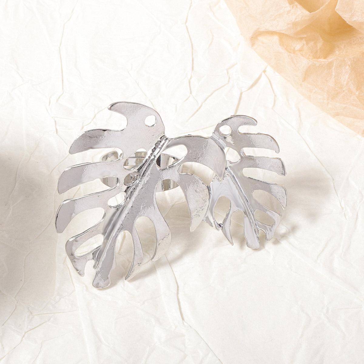 

Exaggerated, individualistic, fashionable and trendy alloy three-dimensional hollowed-out leaf loose-fitting ring, versatile and unique for women