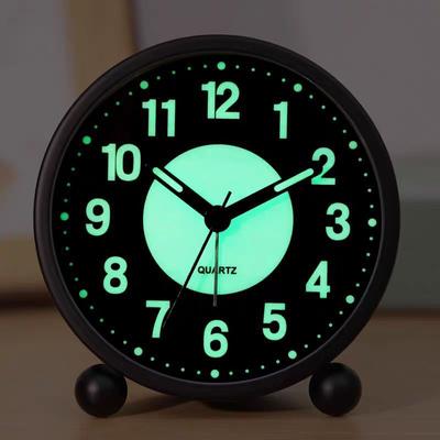 Horloge de chambre phosphorescente silencieuse à piles, sans tic-tac, design moderne, silencieuse pour chambre à coucher