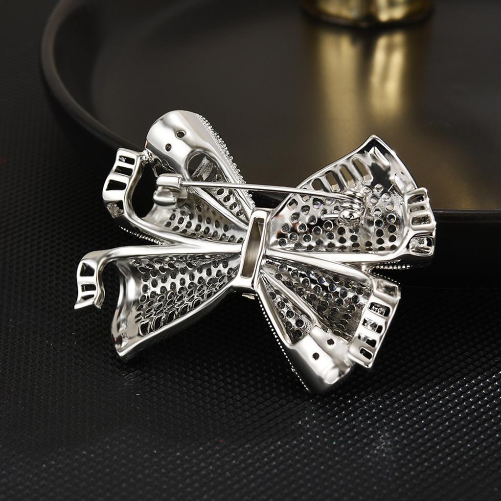 Women's Light Luxury Vintage Elegant and Fashionable Bow Brooch Versatile and Unique Design Sense Daily Accessories