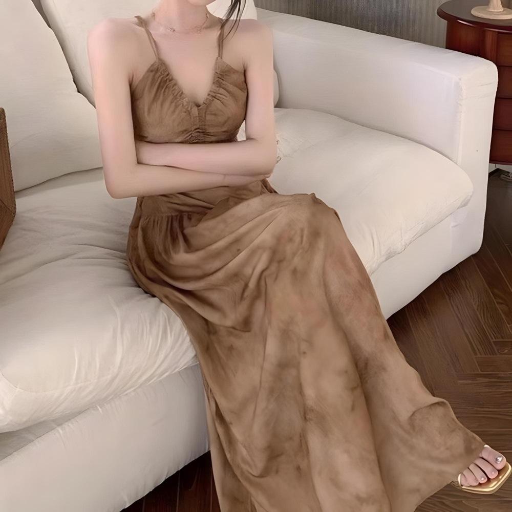 Neck V-neck dress, sexy A-shaped skirt, women's summer retro new waist and thin vacation fashion suspender skirt