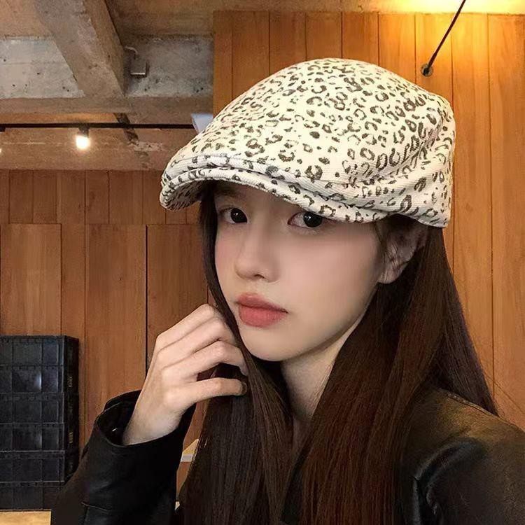 Gypsy leopard print forward hat female retro versatile showing a small face wearing a beret big head circumference painter hat