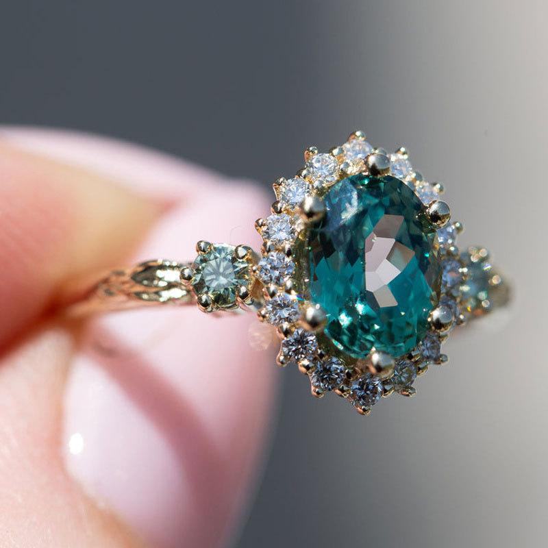 Niche designer models, light luxury Internet celebrity ins floral oval ring, fashionable women's ring trinkets