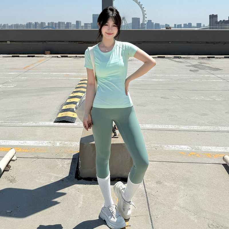 Spring and Summer New Seamless Stretch Yoga T-shirt Slim Fit Quick-Drying Sports Short Sleeve Women Running Outdoor Breathable Fitness Top