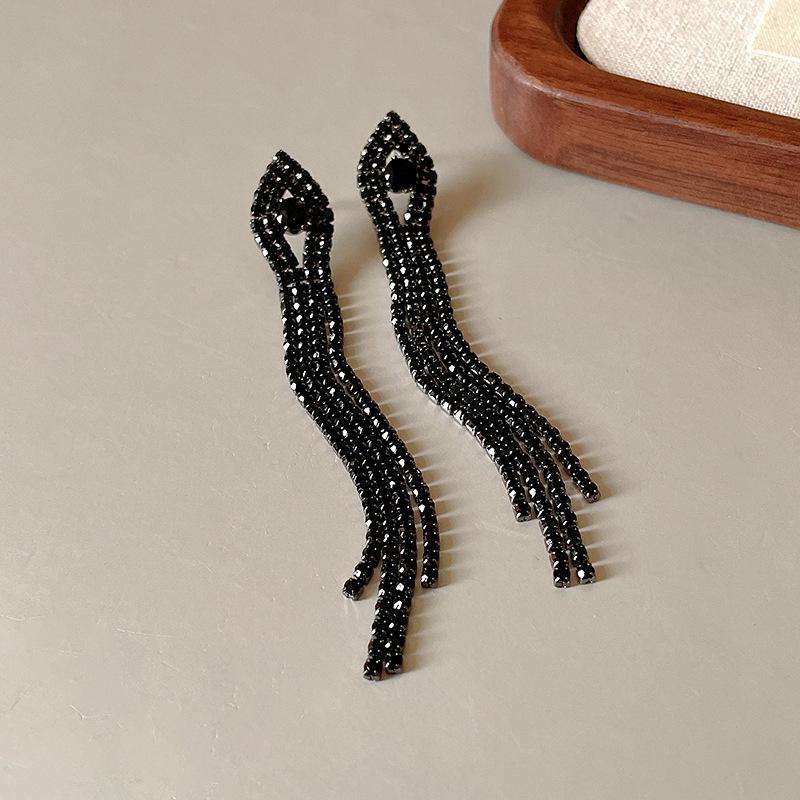 Серьги-пусеты с кисточками из циркона и цветов «Серебряная игла» | Элегантные, легкая роскошь | Нишевый дизайн высокого класса