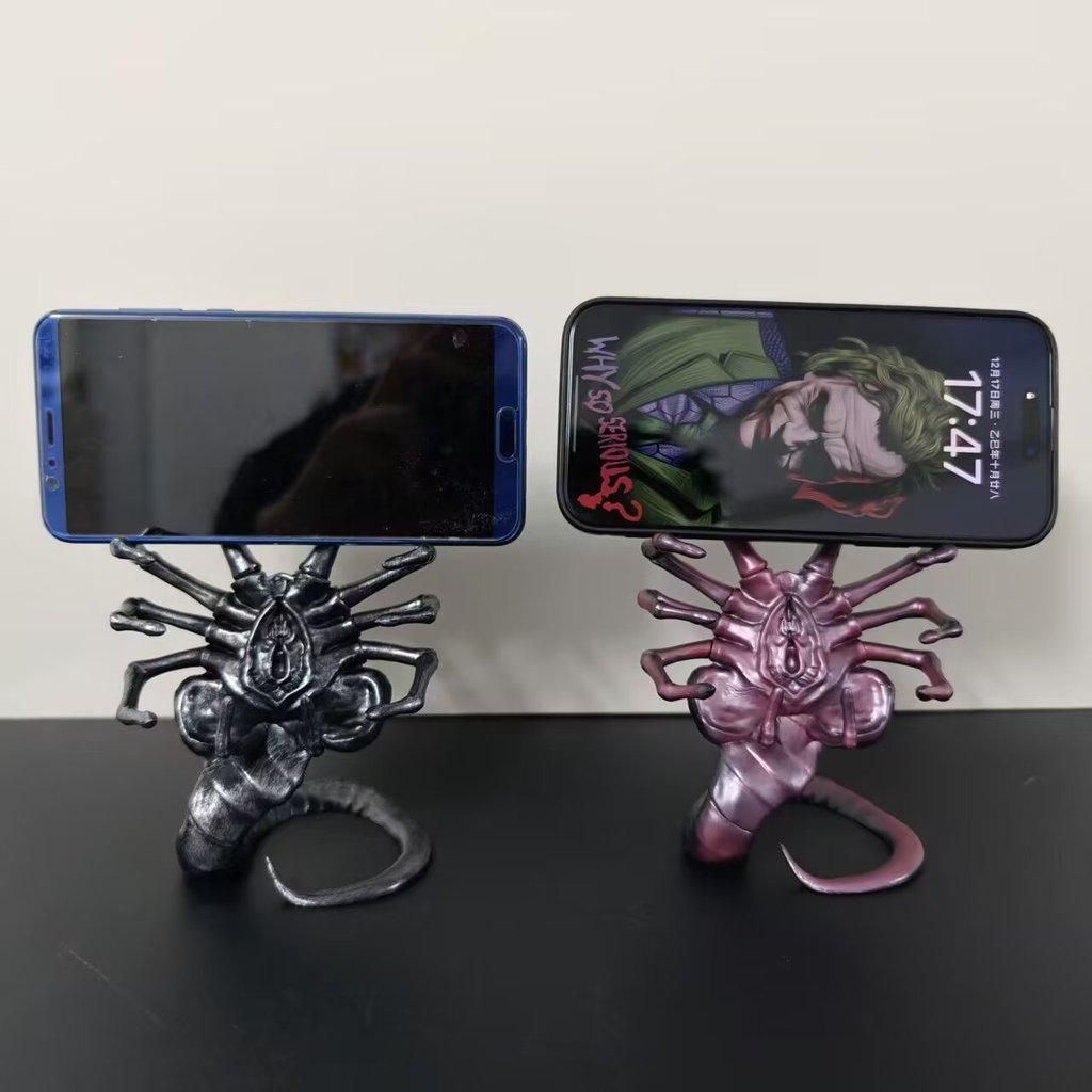 Alien Facehugger Phone Holder Pvc Desk Stand With Unique Design For Collectors