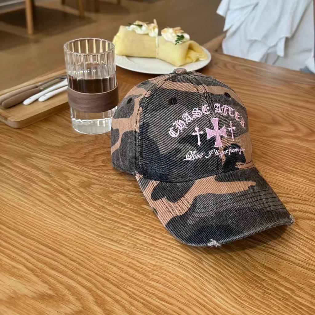 Niche vintage-style cross-embroidered camouflage baseball cap for women, versatile streetwear soft-top hat