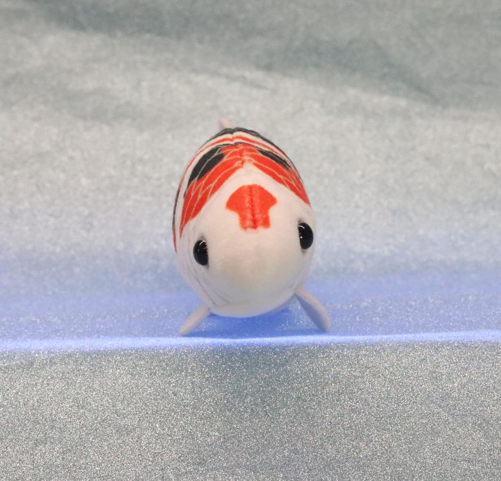 Pish Decolagem - Um pequeno peixe de pelúcia colorido que faz um som de "bip" quando você aperta sua barriga.