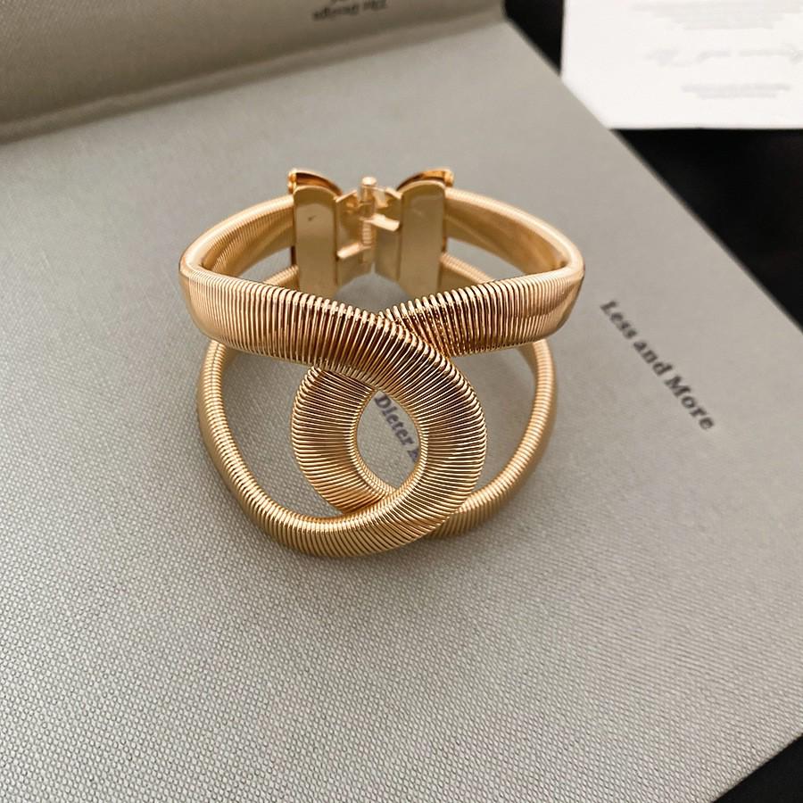 European-American Geometric Metallic Open Bangle: Simple, Versatile, Niche Design Bracelet