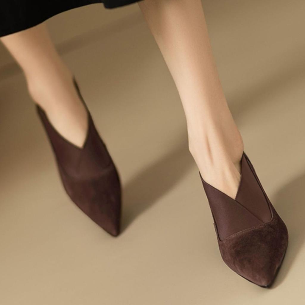 Spätabendwind Internet-Prominente mit spitzen Einzelschuhen 2024 Herbstexplosion tragen vielseitige Einzelschuhe elegante rutschfeste High Heels