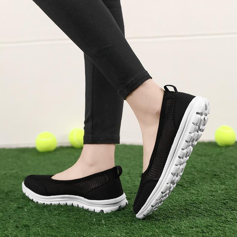 Fashion New Mesh Breathable Sneakers Women Breathable Light Slip On Flat Casual Shoes Ladies Loafers Socks Shoes Women Zapatillas Mujer