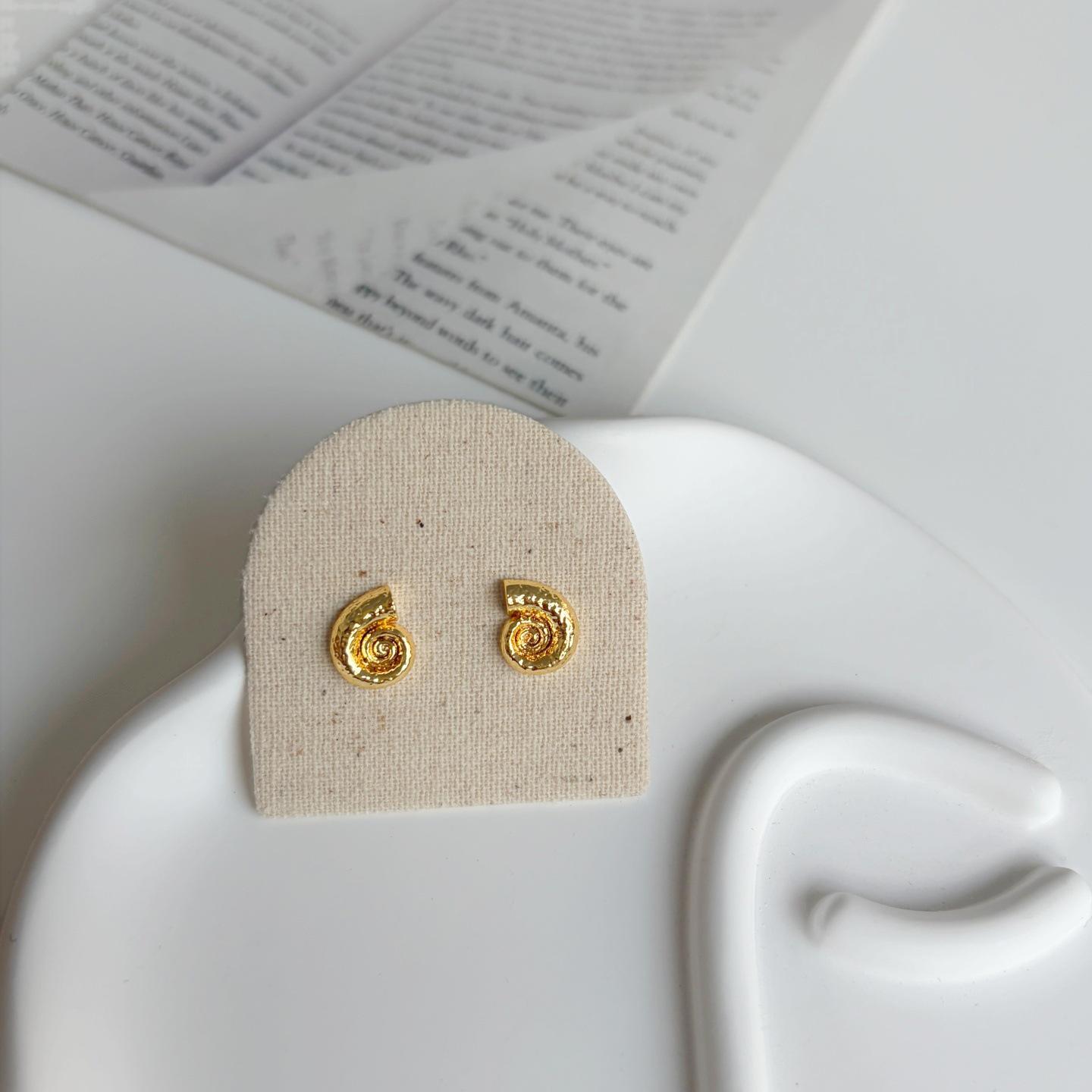 

European Style Conch Design 2025 Lightweight Luxury Earrings with Personalized Touch