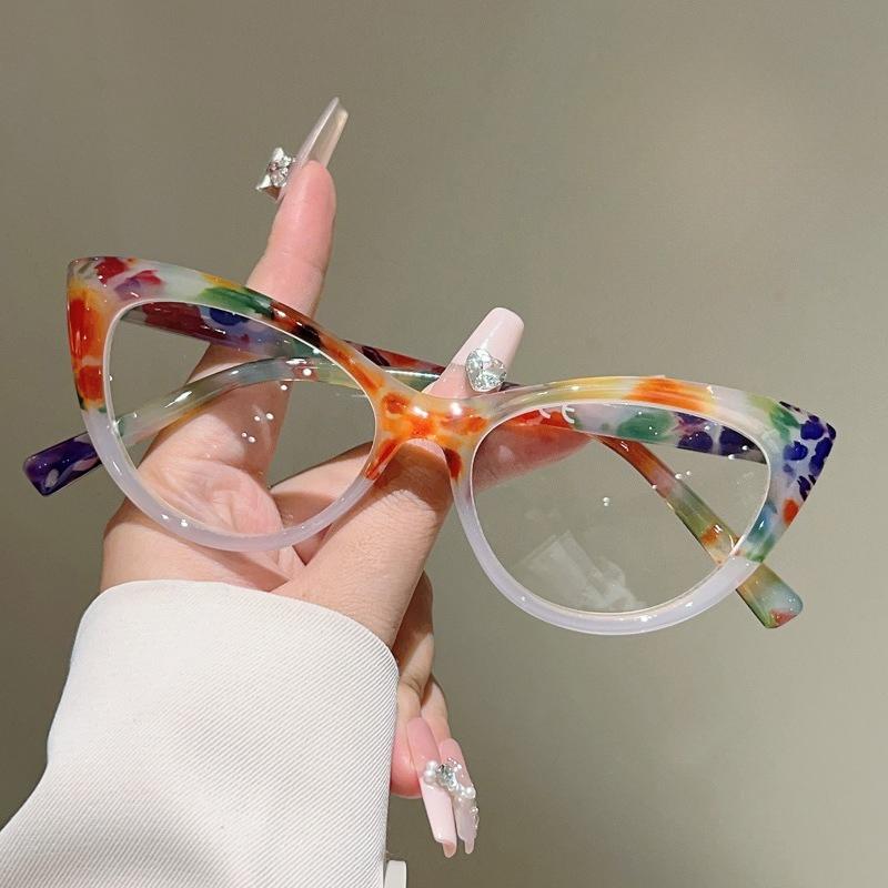 Irregular Patterned Contrasting Cat Eye Reading Glasses Casual and Fashionable Anti Blue Light Ultra Light Presbyopia Glasses
