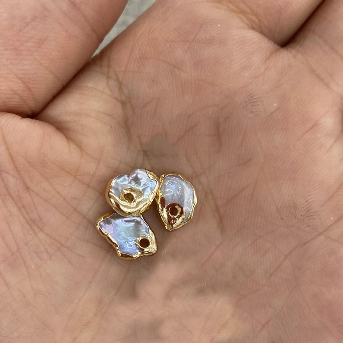 

Миниатюрный кулон с позолоченным краем из натурального жемчуга с отверстием, женские и мужские подвески для поделок своими руками, креативные украшения для изготовления рождественских подарков на День благодарения 8-10 мм 3Pcs/8-10mm