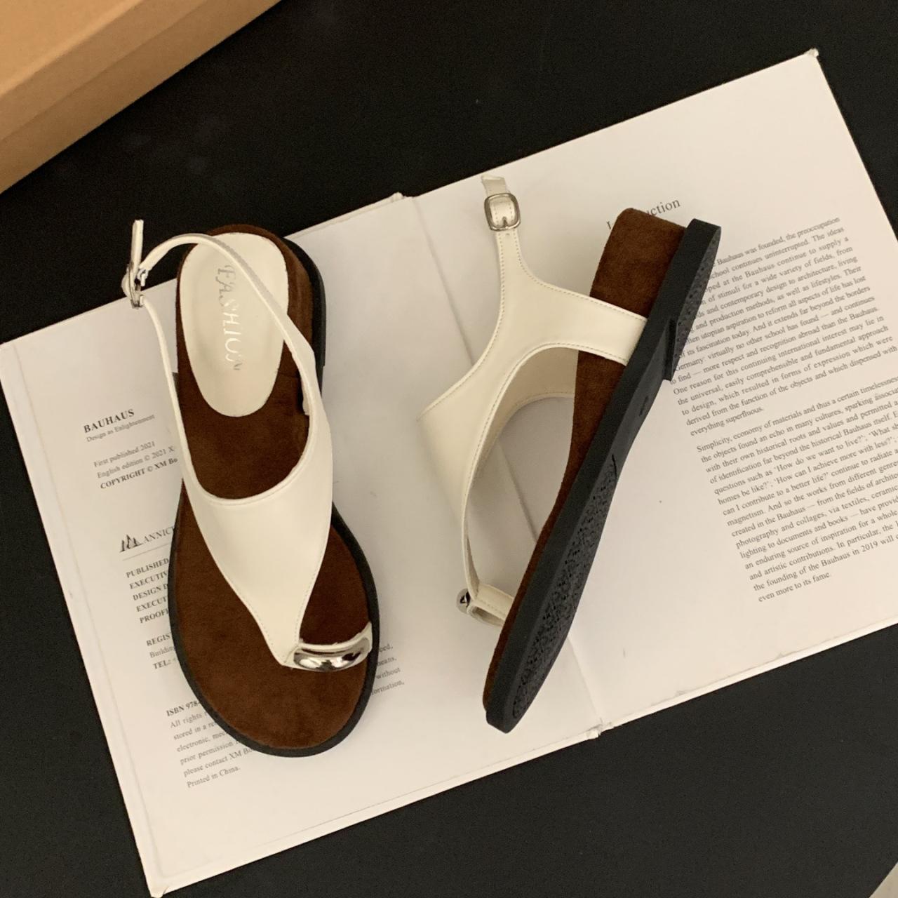 

2025 summer new French retro style platform toe round head sandals wear versatile casual beach shoes 35