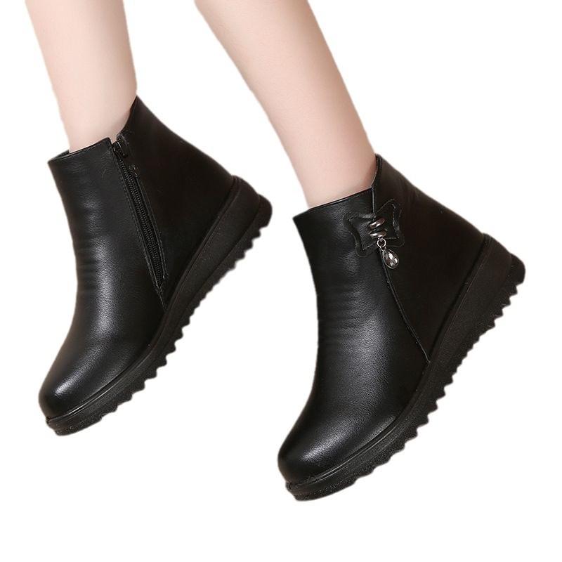 Casual shoes winter velvet soft leather cotton shoes women's warm non-slip flat sole middle-aged leather shoes soft sole medium and short boots