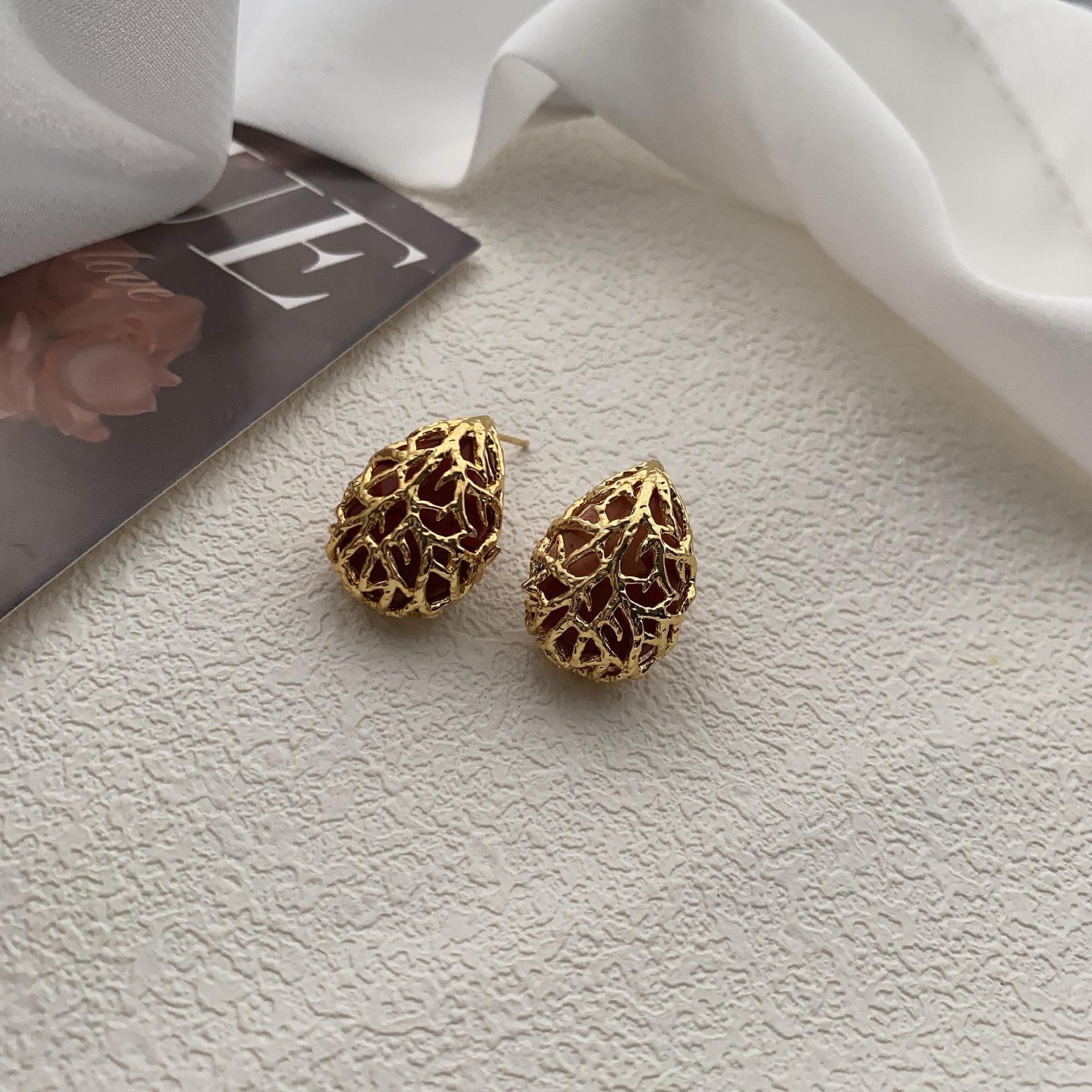 

Серьги-гвоздики в стиле ретро-французского стиля, не противоречащие стилю, универсальный темперамент, уникальный дизайн, контрастные по цвету серьги в стиле ретро для женщин