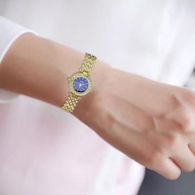 1 set di gioielli da donna con scatola regalo, collezione completa di orologio al quarzo, collana, bracciale, anello e orecchini, set di gioielli dorati con strass.