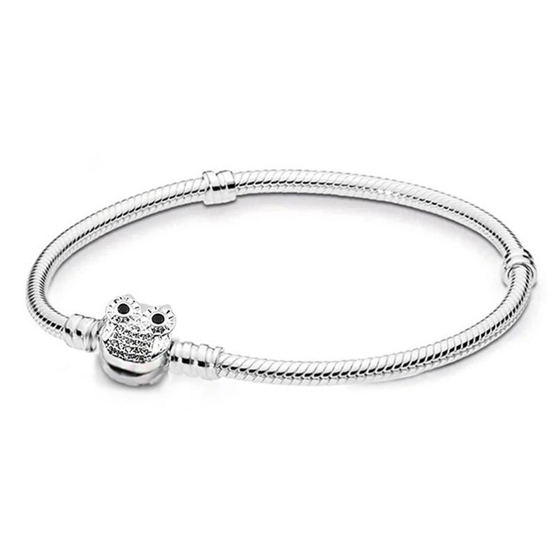 Eenvoudig zelf te maken slangenkettingarmband met Europese bedeltjes, een modieuze sieradenstijl voor dames, zoals die van Mary Poppins.