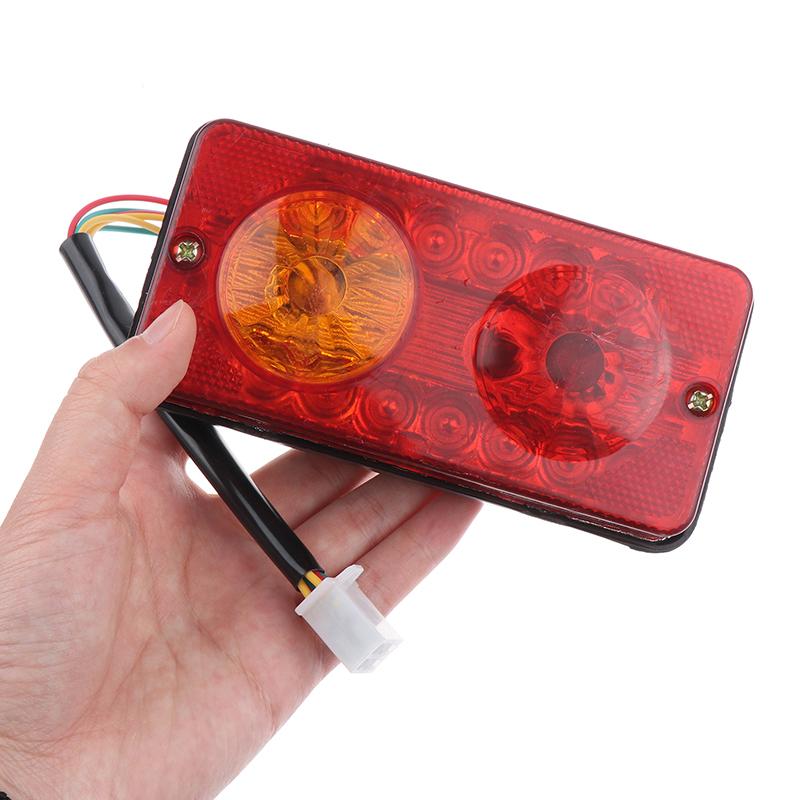 Universalauto mit Blinker, Rückfahrwarnleuchte, Rücklicht, Stoppsignallampen, 200 x 70 mm, 3-farbige LED-Heckspoilerleuchte