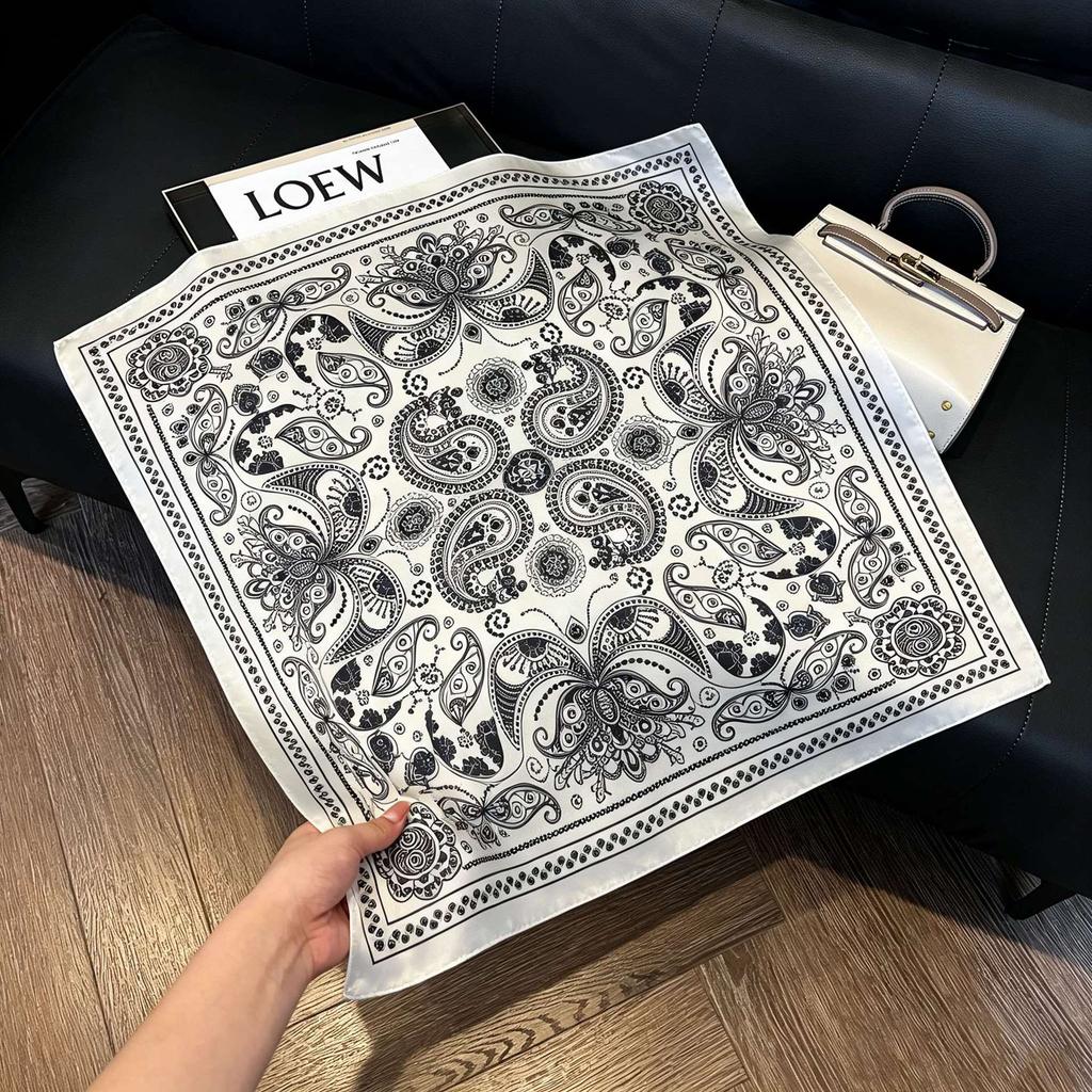 New old money wind chain neck scarf women's commuting versatile soft silk scarf neck protection shawl outer scarf