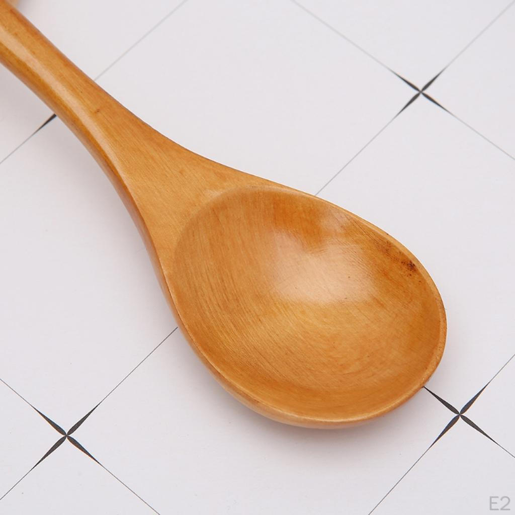 Dlouhé dřevěné kuchyňské lžíce na pečení, míchání, servírování, řemeslné náčiní