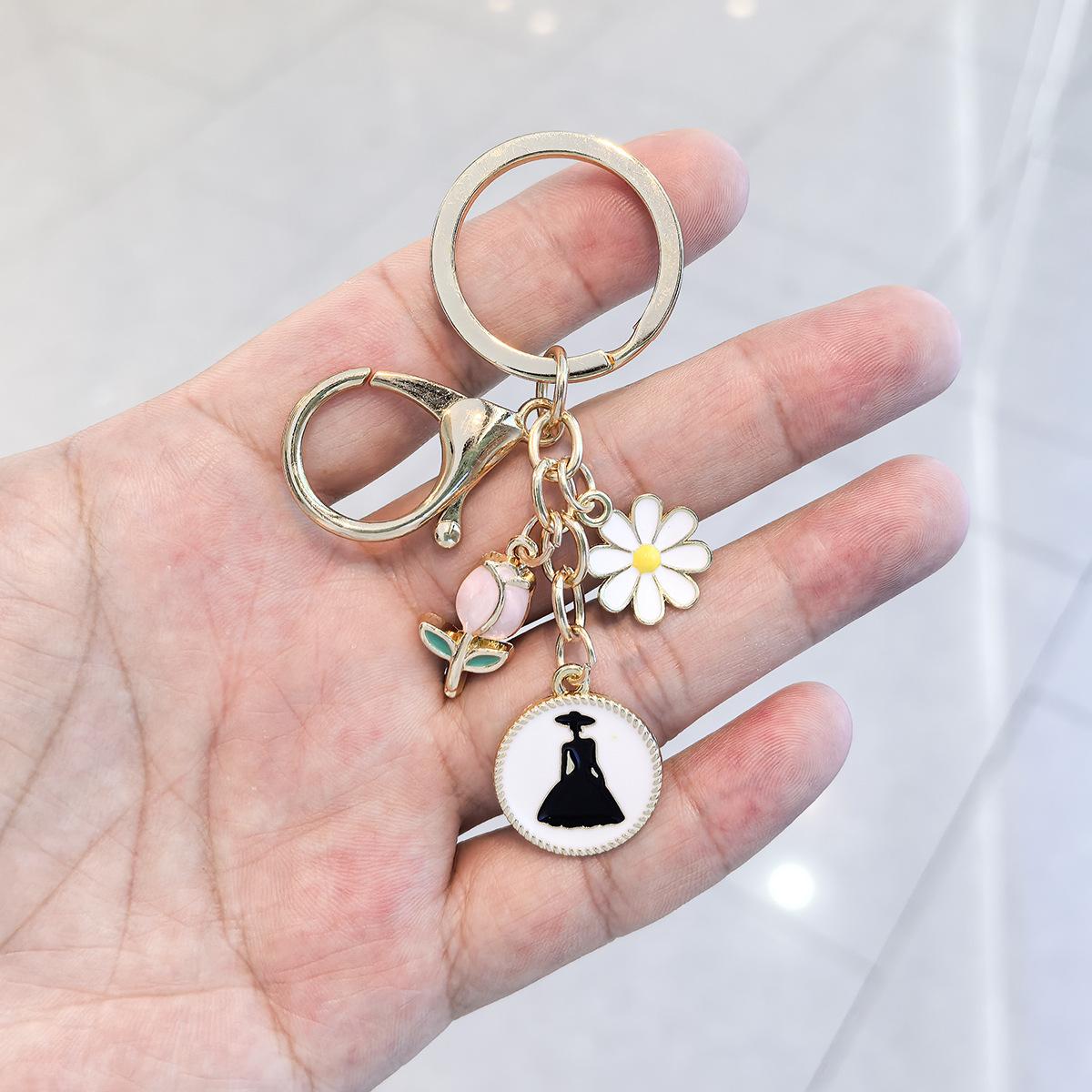 Charming Lady Keychain Fashion Daisy Bow Pendant Backpack Keychain Couple Family Keychain Pendant